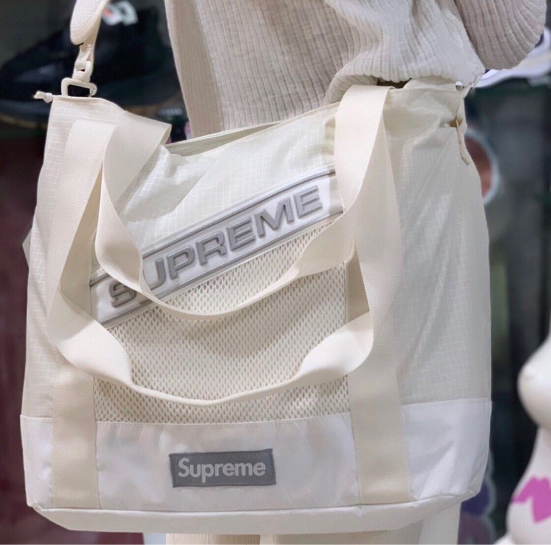 現貨全新supreme 23FW tote bag 斜孭袋白色袋運動袋餃子袋, 名牌, 手袋