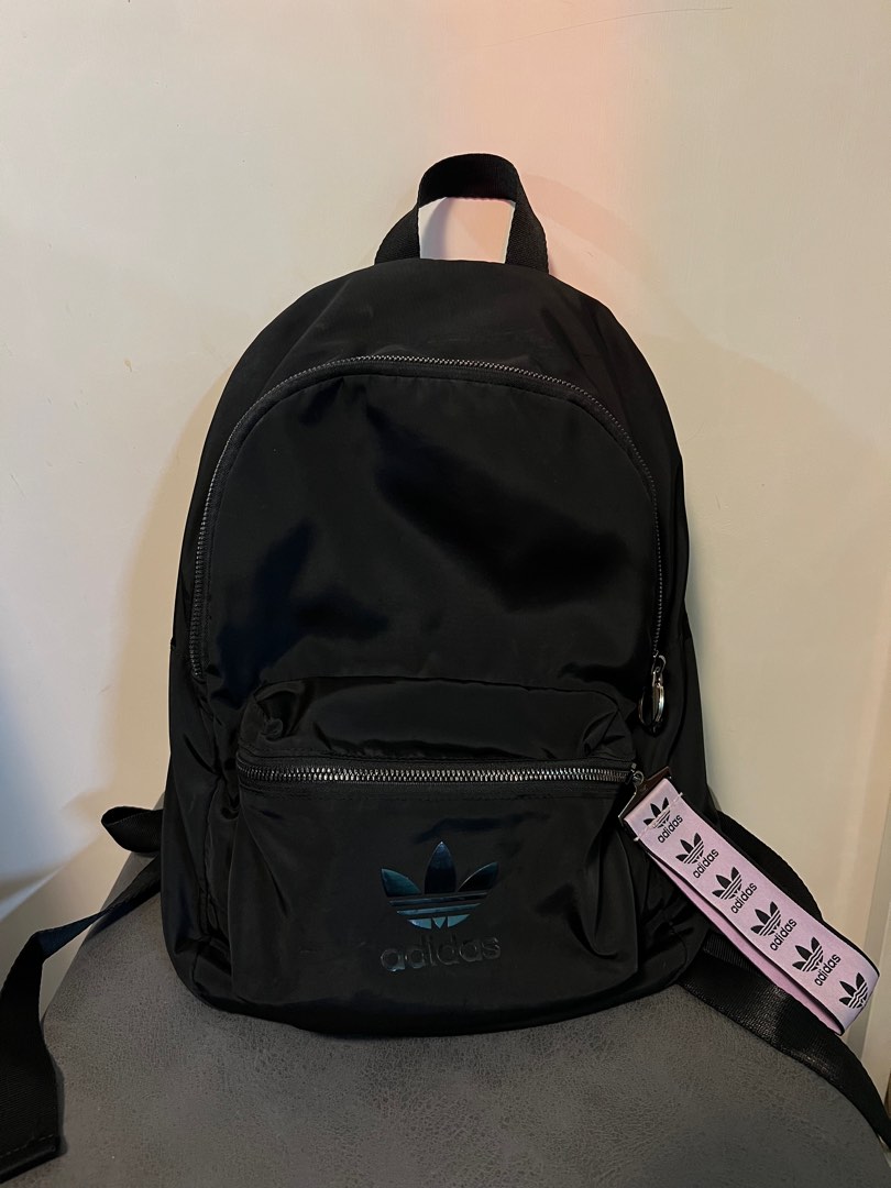 Adidas Yoga Backpack 瑜珈背囊, 女裝, 手袋及銀包, 背囊- Carousell