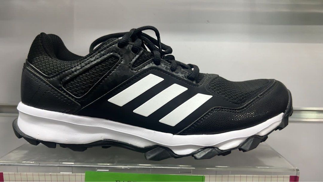 Fabela hockey shoes on sale