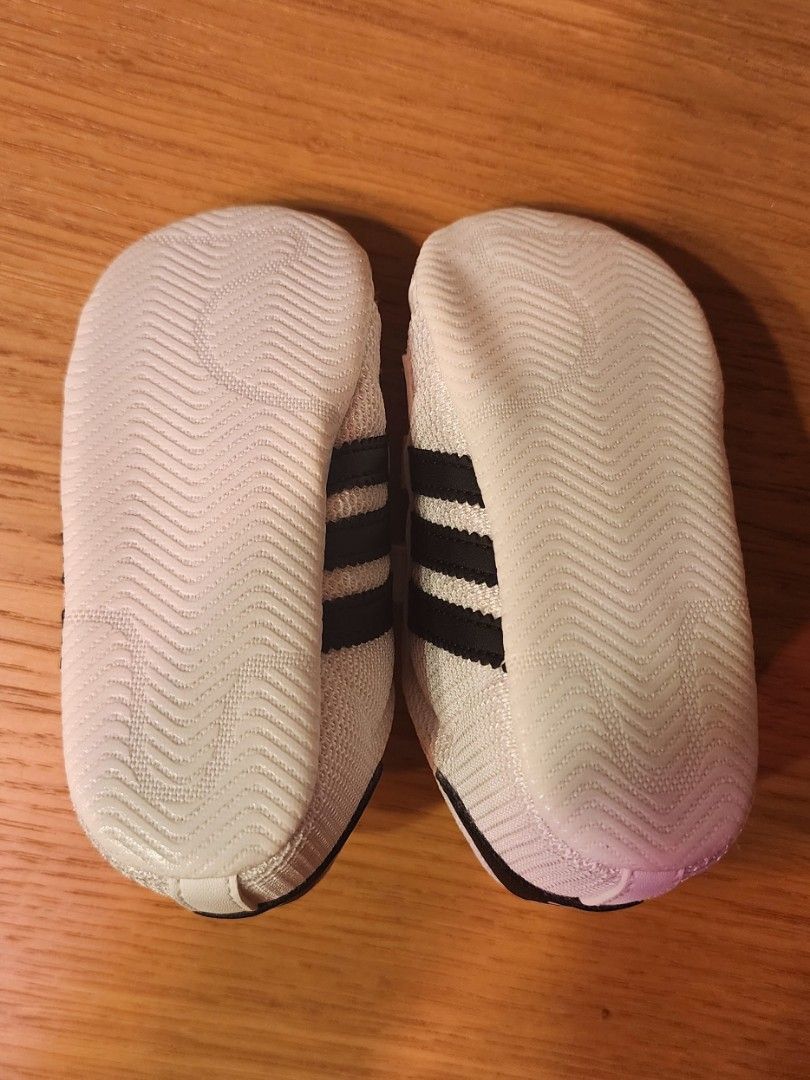 Adidas crib shoes deals size 2