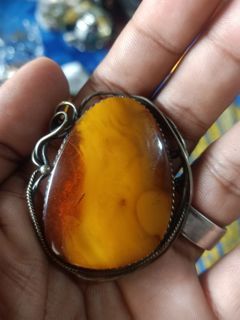 Amber pin (antique)