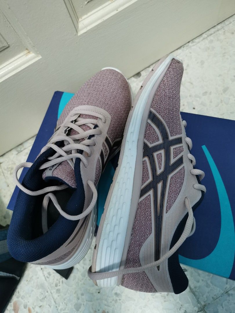 Asics walking hotsell shoes womens 11