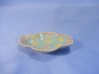 Authentic late Qing Dynasty 19th Century Chinese export small footed porcelain dish painted with flowers
