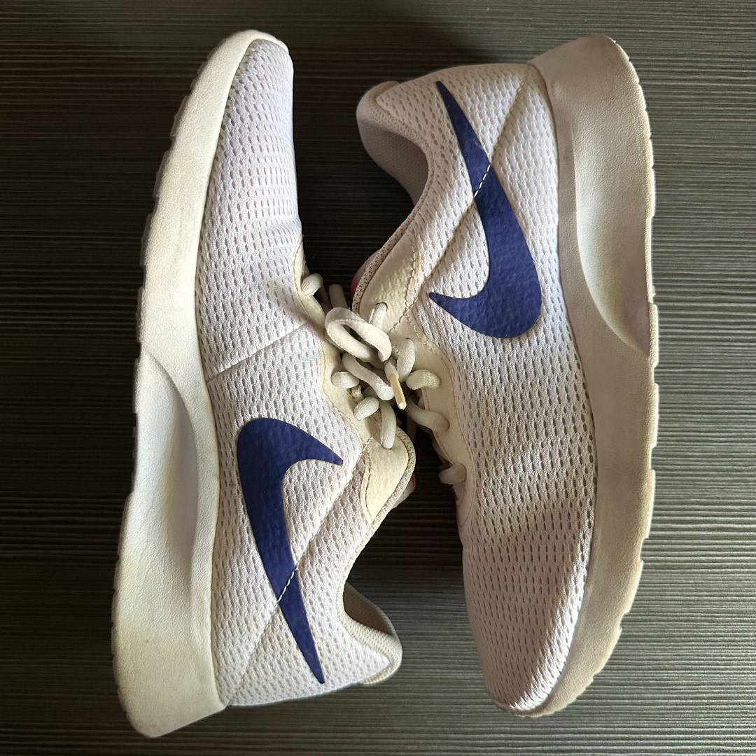 AUTHENTIC Nike Sneakers 24.5cm (Category: Sneakers) located in Quezon City. Submitted by ccsonceloveditems (Listing ID 1253977401, Image 3). Description: AUTHENTIC Nike Sneakers Unisex White with blue swoosh 24.5cm No box MOP: Gcash BPI.