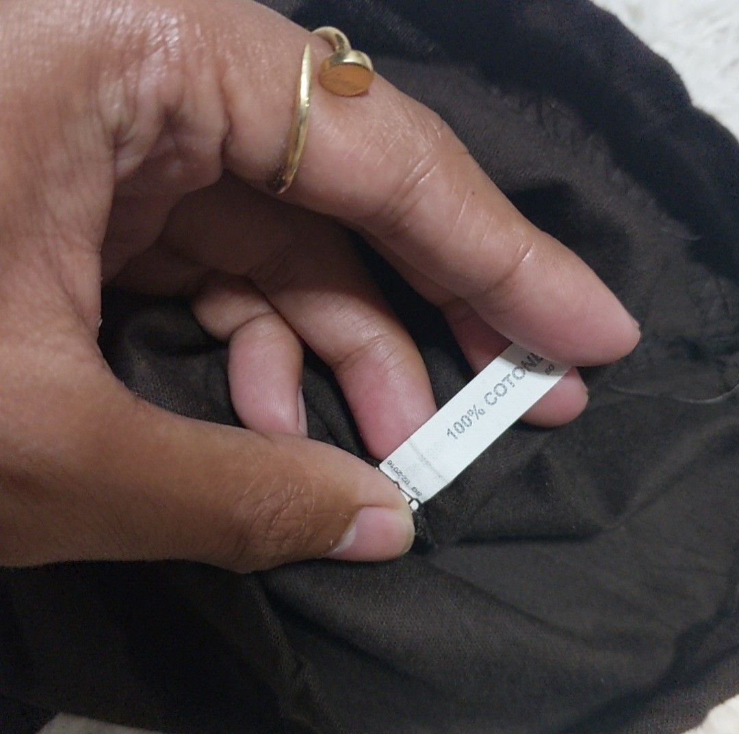 Authentic Tods Dust bag 10x10 inches (Category: Luxury Bags & Wallets) located in Manila. Submitted by jfluxury.co (Listing ID 1254050747, Image 3). Description: excellent condition no flaws bought in Japan 🇯🇵 💯% Authentic. 😊 Money back guarantee. 😊 Clean and ready to use na po.