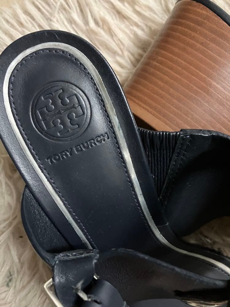 Tory burch miller hotsell metal logo wedge sandal