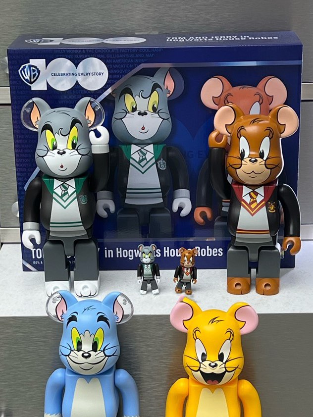 BEARBRICK TOM AND JERRY IN HOGWARTS HOUSE ROBES 400% & 100