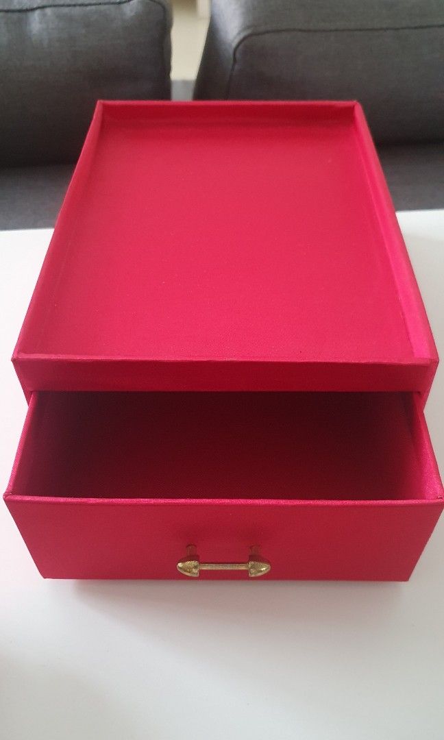 Beautiful Red Drawer Box in satin material, Women's Fashion, Jewelry