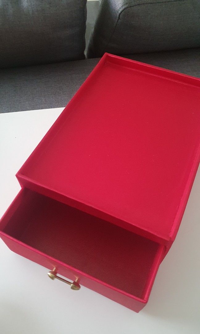 Beautiful Red Drawer Box in satin material, Women's Fashion, Jewelry