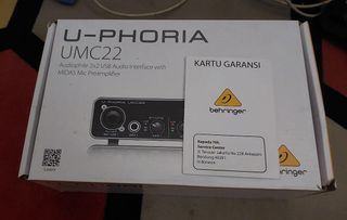 BEHRINGER U-PHORIA UMC22 - Audio Interface Soundcard W/Midas Preamp