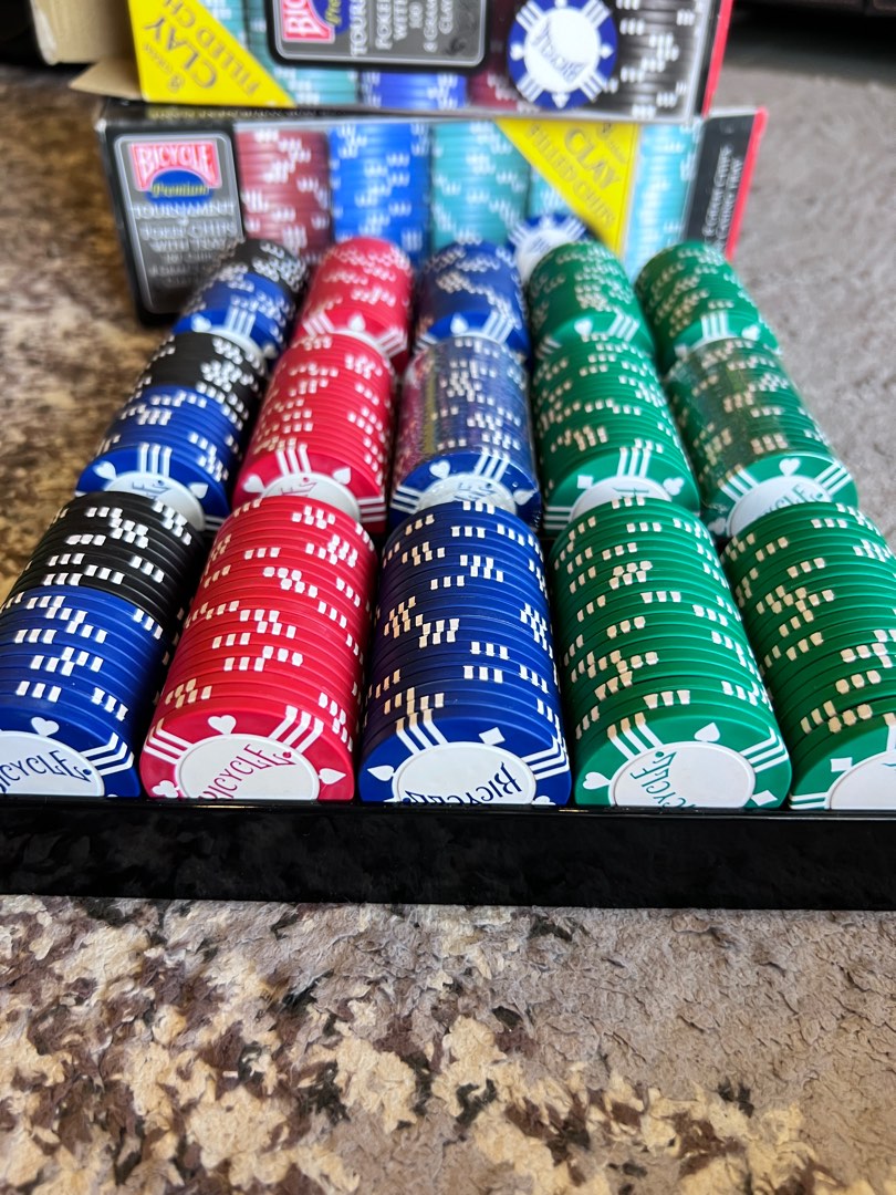 Bicycle Premium 8 Gram Clay Filled Poker Chips 100 Count With Tray