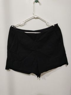 Black Shorts / Celana Pendek