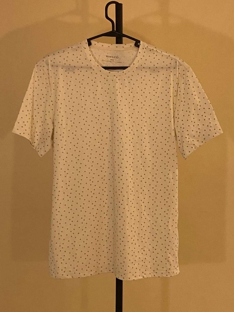 Branded Shirts / Polo Shirt (Category: Tshirts & Polo Shirts ) located in Manila. Submitted by cheap.escape (Listing ID 1253975789, Image 3). Description: Everything at P250 each (SRP). Discounts will be given for those who will be purchasing 5 items above :) Mostly Canadian brand. Brand New! THESE ARE NOT UKAY! NOT PRELOVED! Style and Color as seen in photos. Additional photos and details upon request, PM lang po. Size ranges from XXS to XXL :) 