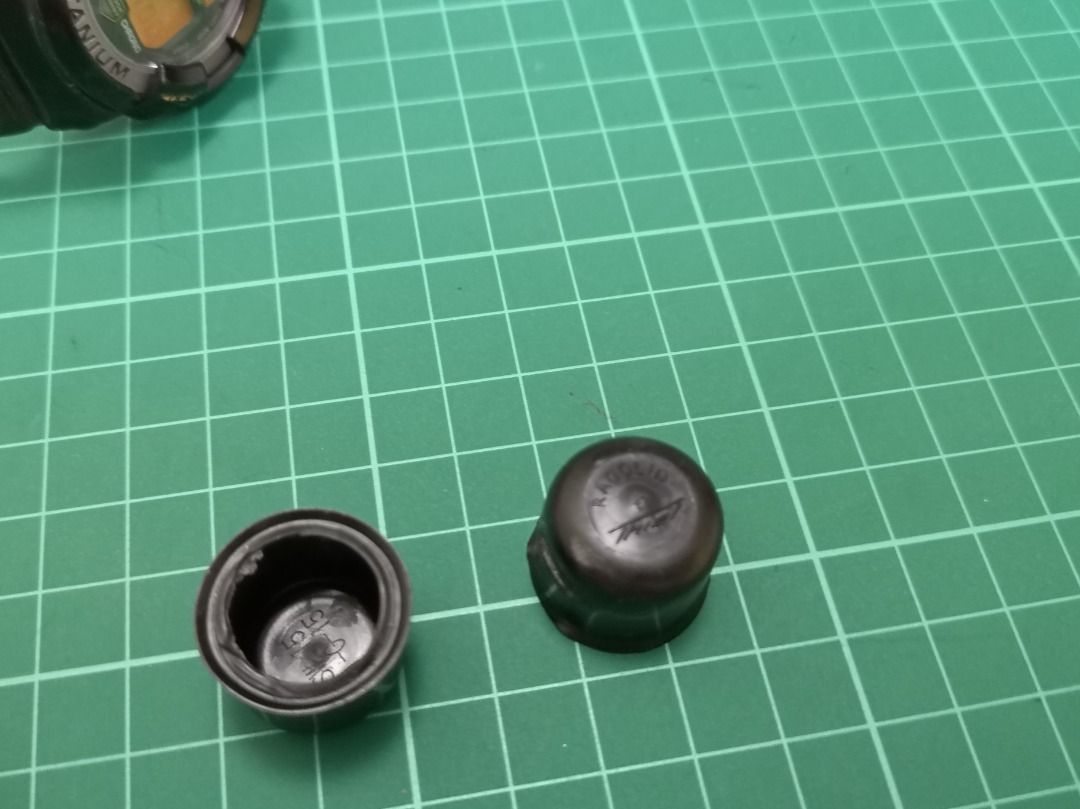 Brompton rubber nut cap for 15mm rear axle nut heavily used, Sports