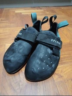 US9 EU42 Black Diamond Zone LV Climbing Shoes , Sports Equipment, Hiking &  Camping on Carousell