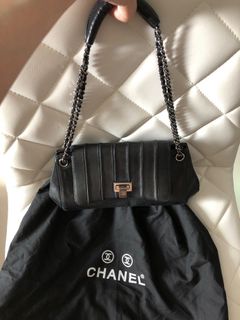 (Category: ) located in . Submitted by shopperholic21 (Listing ID 1253929353, Image 1). Description: .
