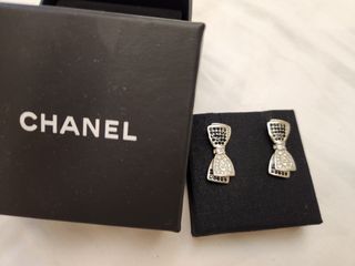 CHANEL+Silver+CC+Mini+Crystal+Stud+Earrings+Timeless+Classic+Authentic+NIB