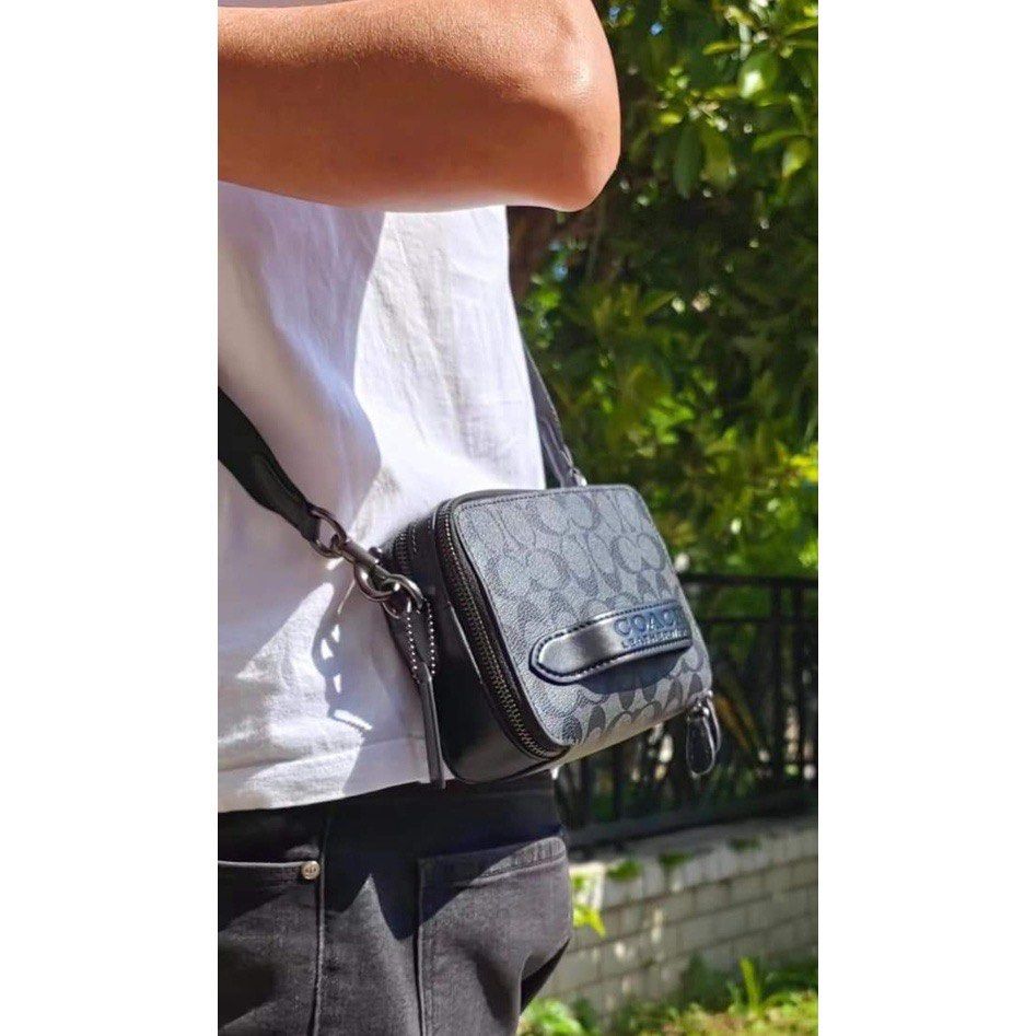 Coach mens charter double zip 🛍️ (Category: Luxury Bags & Wallets) located in Las Pinas. Submitted by yhn_boutique (Listing ID 1254019547, Image 3). Description: 📌cod via lalamove/ grab 📌J&T pay today ship today 📌 complete inclusions Dm! .