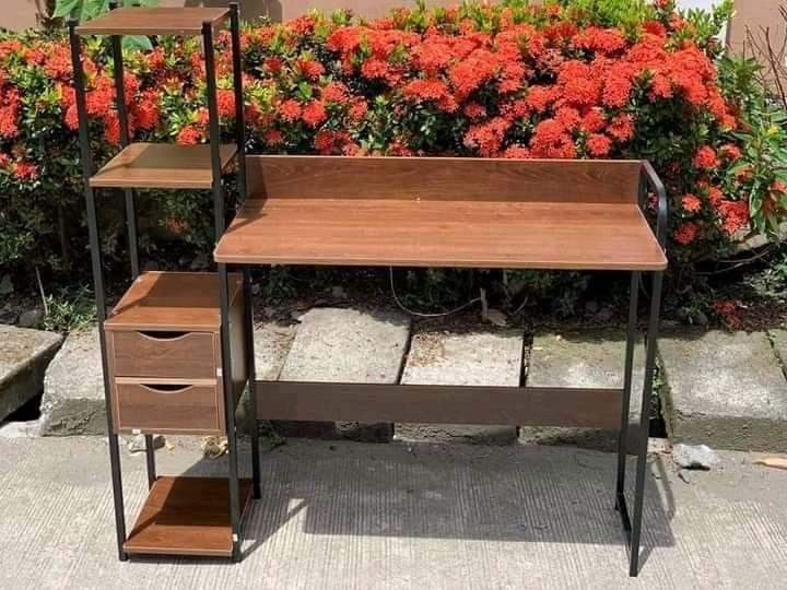 COMPUTER TABLE W/ SIDE METAL SHELVES & DRAWER (Category: Tables & Sets) located in Manila. Submitted by redonlineshop (Listing ID 1253956451, Image 2). Description: COMPUTER TABLE W/ SIDE METAL SHELVES & DRAWER ₱1500 Size:120cm ON HAND BRAND NEW Accept Gcash payment/COD Same day delivery + Delivery Fee.