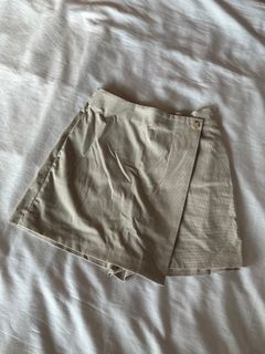 Cream Skort Skirt-Shorts Uniqlo