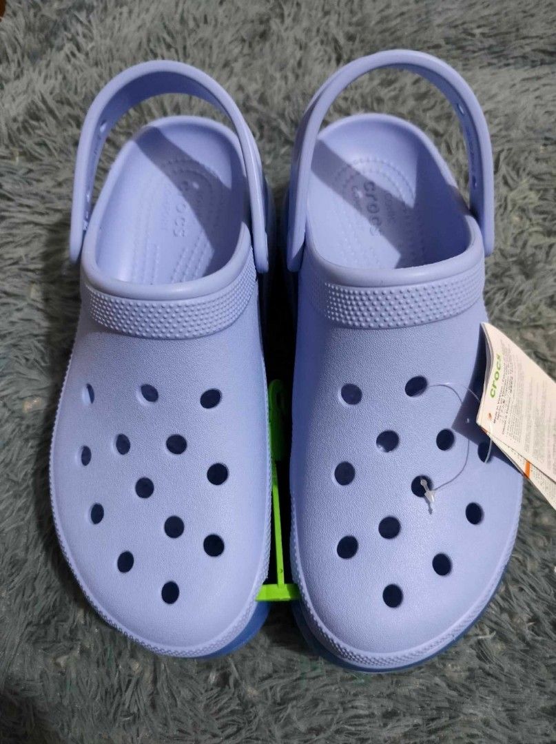 Crocs, Women's Fashion, Footwear, Flats & Sandals on Carousell