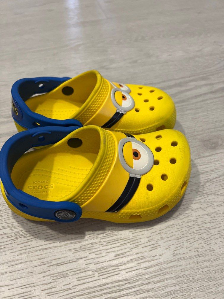 Toddler boy deals crocs size 8