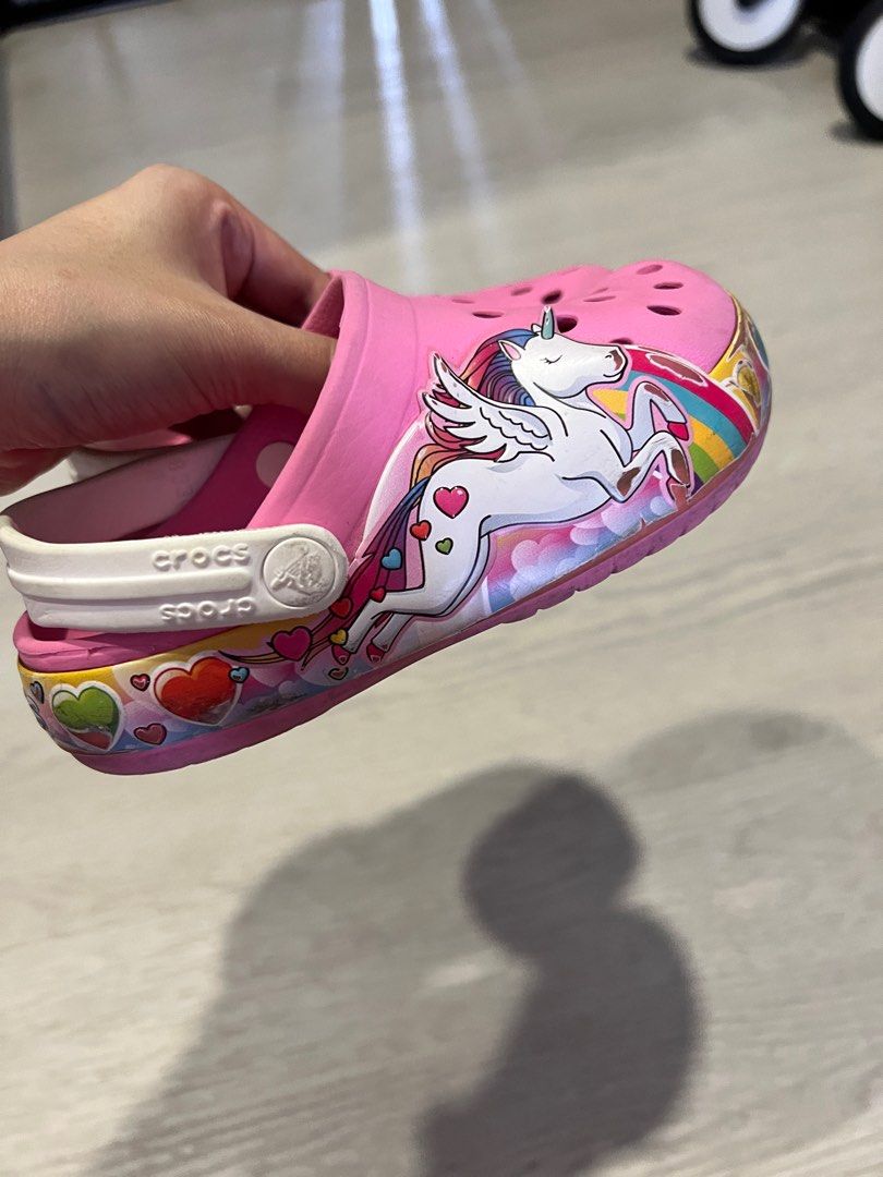 girls in crocs