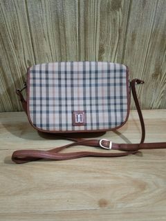 Daks tas selempang wanita