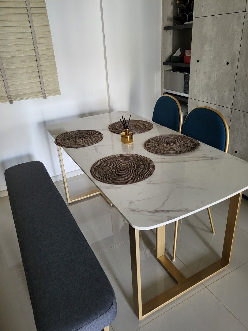 Dining Table Set (Category: Tables & Sets) located in Singapore. Submitted by katelim84 (Listing ID 1253986987, Image 1). Description: .