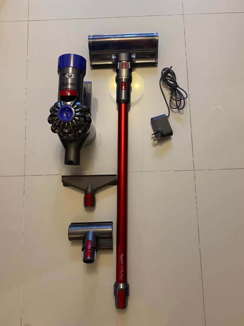 Dyson v7 fluffy+, TV & Home Appliances, Vacuum Cleaner & Housekeeping