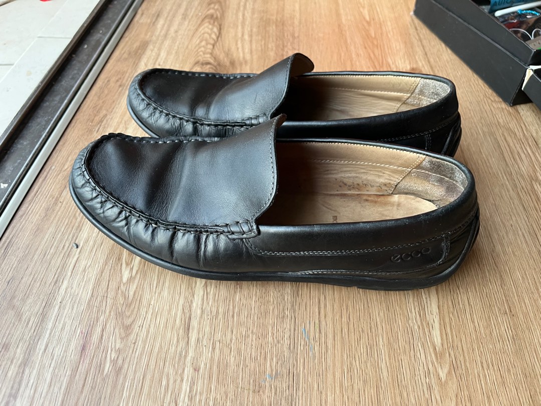 Ecco wide shoes deals