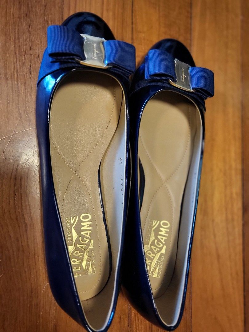 Ferragamo womens flats sale hotsell
