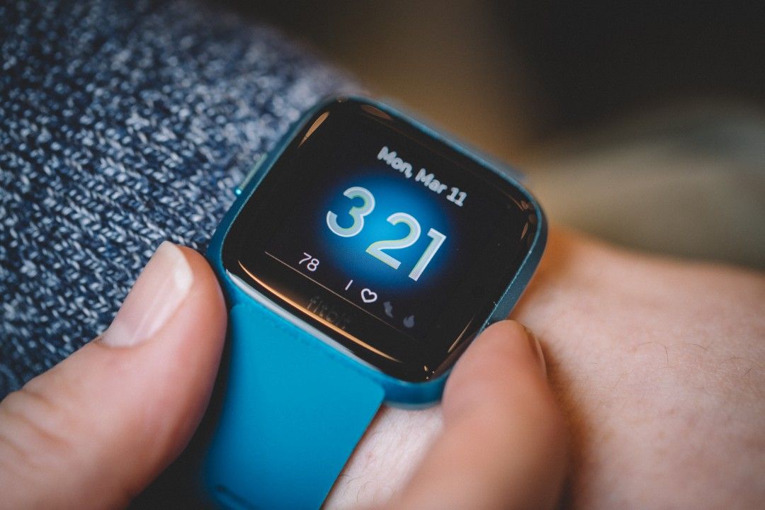 Fitbit Versa lite, 手提電話, 其他裝置- Carousell