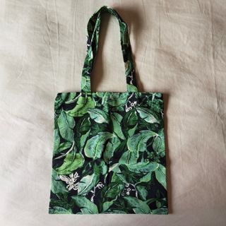 foliage printed canvas tote bag in black