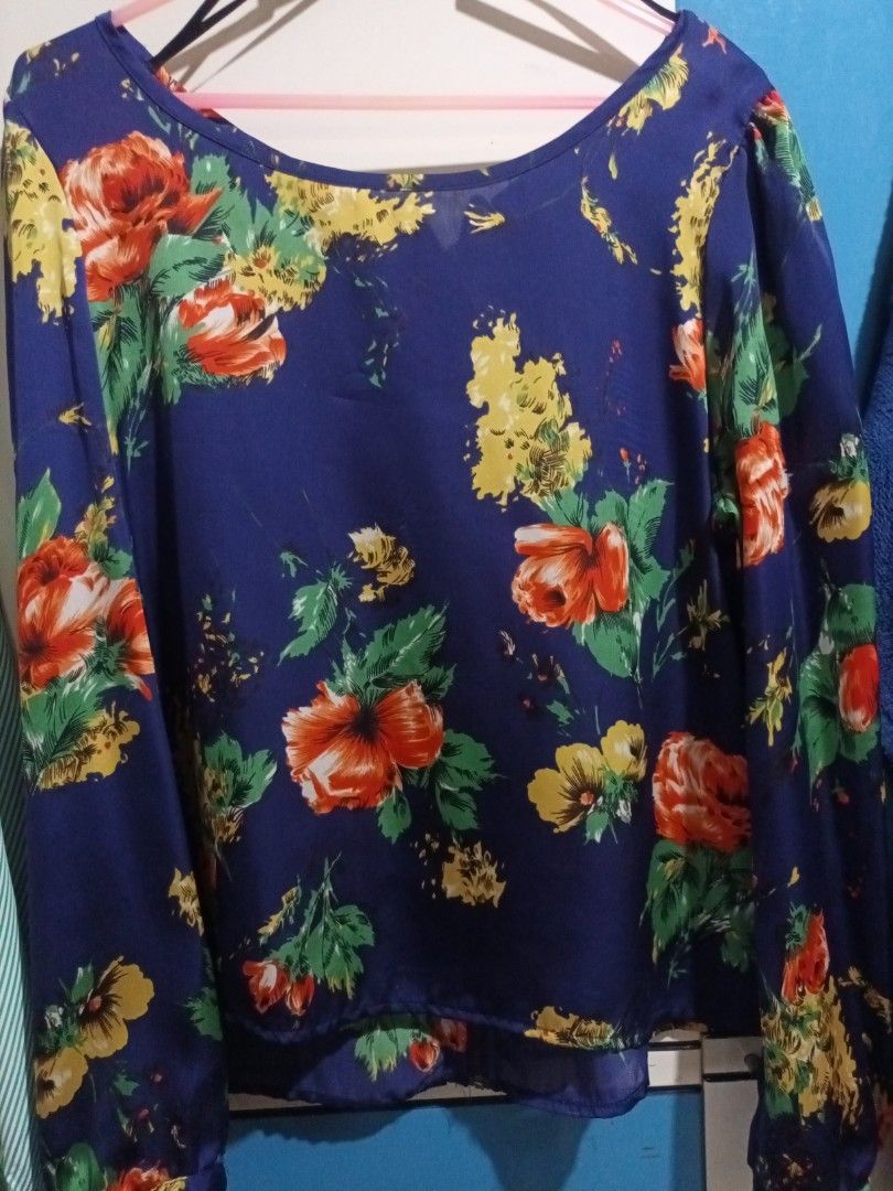 FOREVER21 Floral Satin Blouse (Category: Longsleeves) located in Quezon City. Submitted by aryv07 (Listing ID 1253927864, Image 1). Description: .