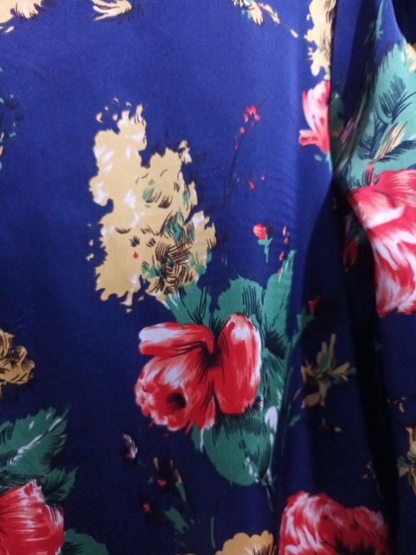 FOREVER21 Floral Satin Blouse (Category: Longsleeves) located in Quezon City. Submitted by aryv07 (Listing ID 1253927864, Image 3). Description: .