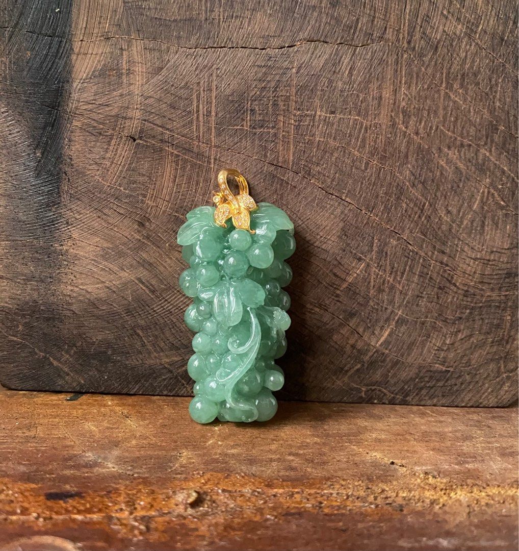 Green jadeite jade pendant Women s Fashion Jewelry
