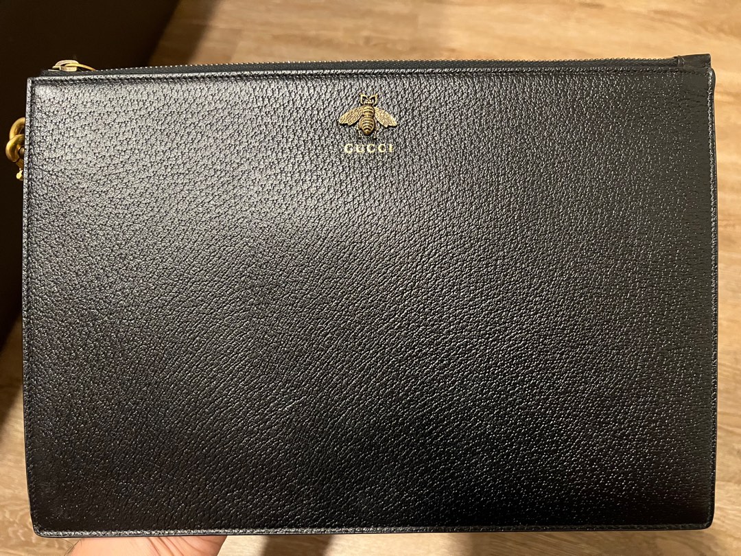 Gucci bee pouch clearance