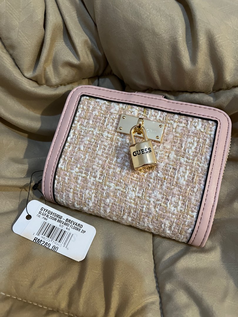Guess hotsell small wallet