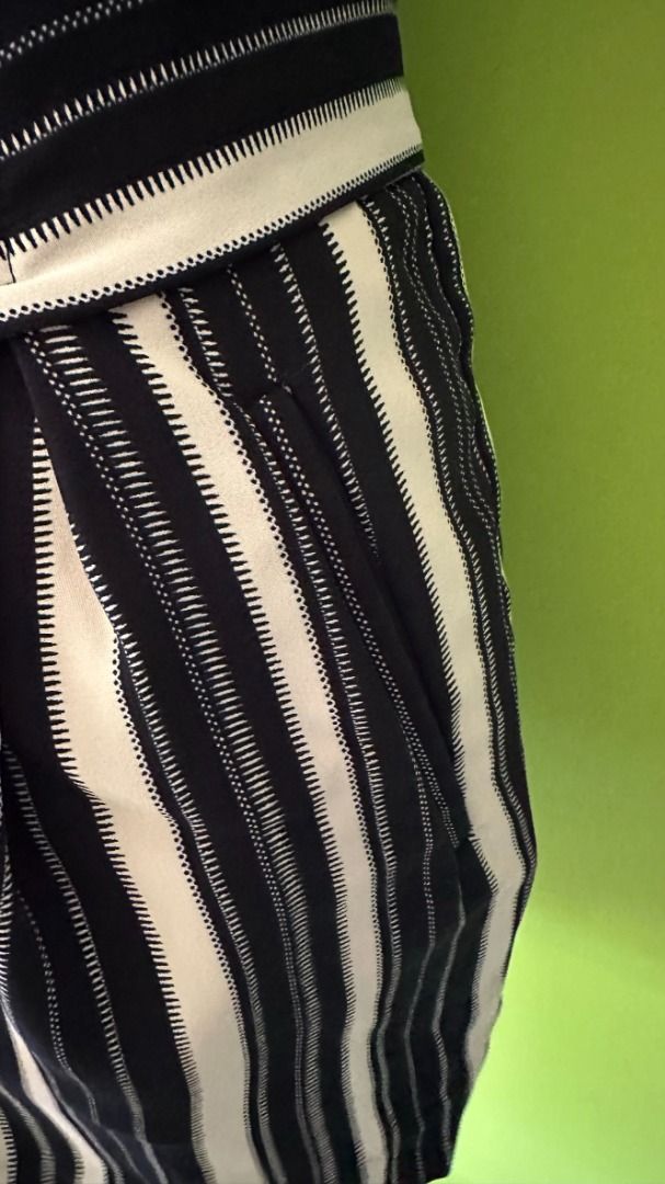 H&M Shorts (Category: Shorts) located in Quezon City. Submitted by ccsonceloveditems (Listing ID 1253963468, Image 3). Description: H&M shorts Silky bagsak fabric garterized waist with clasp and button closure built-in belt with side pockets MOP: Gcash BPI.