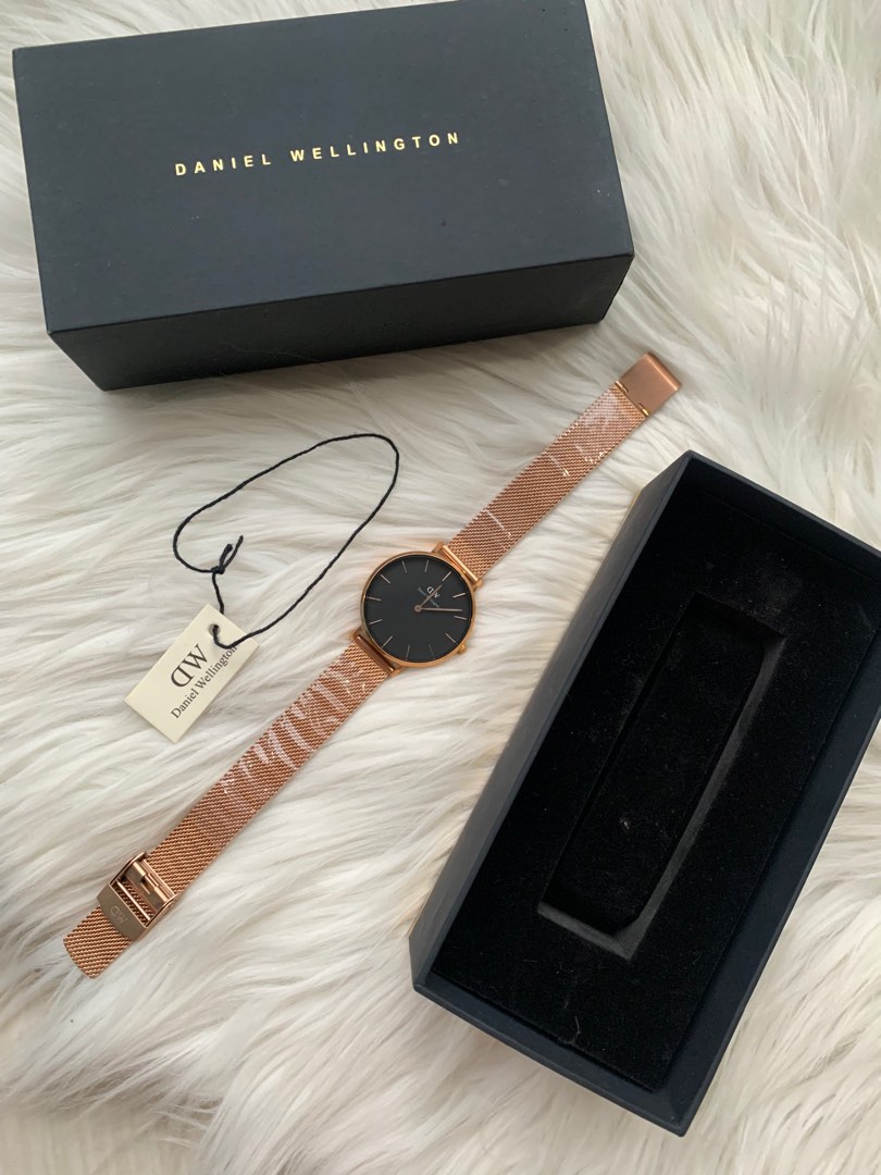 Jam DW, Fesyen Wanita, Jam Tangan di Carousell