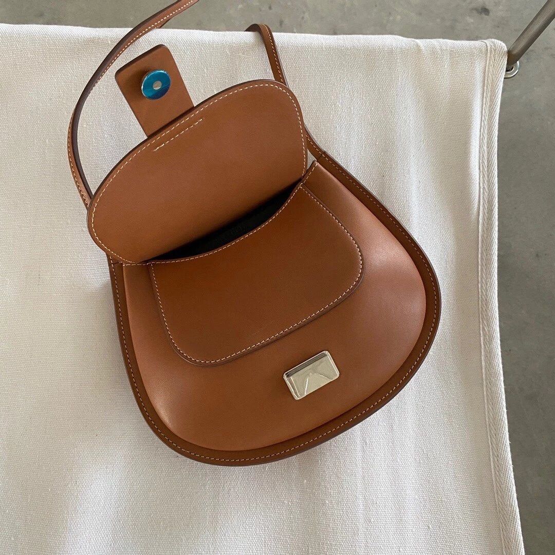 Jil sander crescent crossbody bag clearance