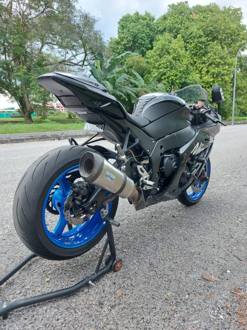 Z1000 deals vs r1
