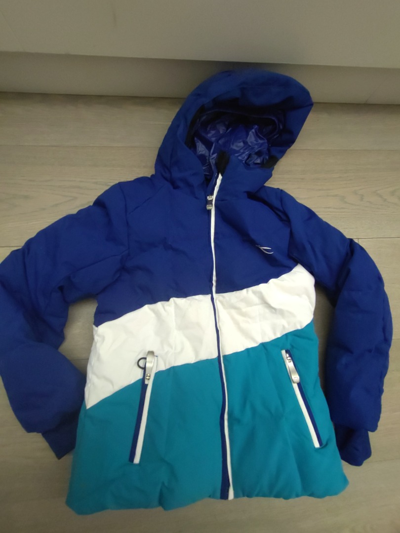 KJUS kids ski jacket for 128cm, 運動產品, 其他運動配件- Carousell