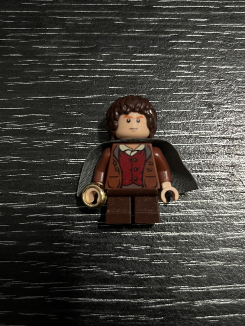 Lego The Lord Of The Rings Frodo Baggins Minifigure Hobbit W Ring 10333 Lor131