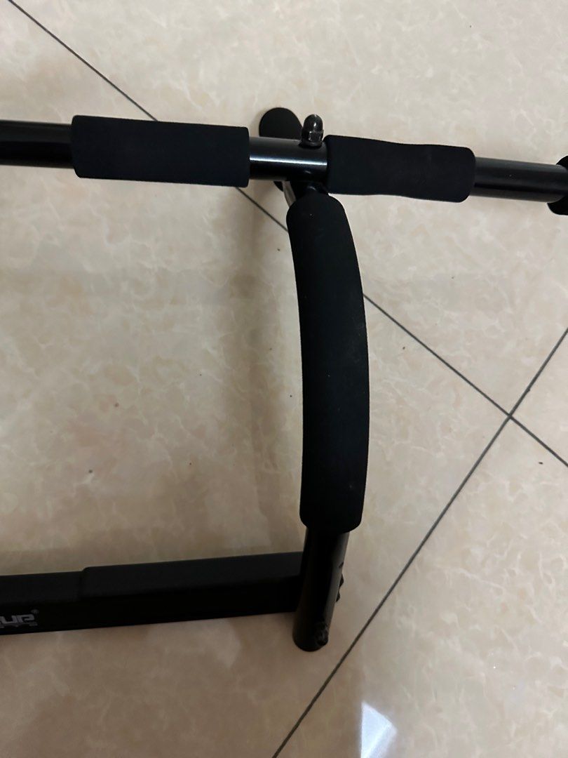 LIVEUP Sports Pull Up ChinUp Bar (94cm), Sports Equipment, Exercise