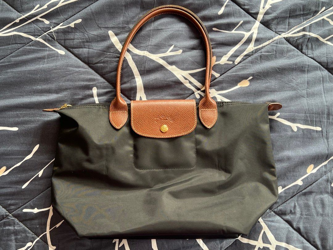 Longchamp medium on sale tote black