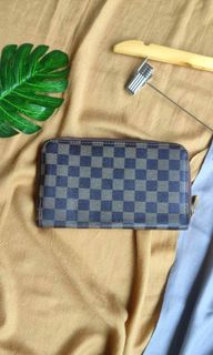 (Category: ) located in . Submitted by thewardrobeby_kcloset (Listing ID 1253894841, Image 1). Description: .