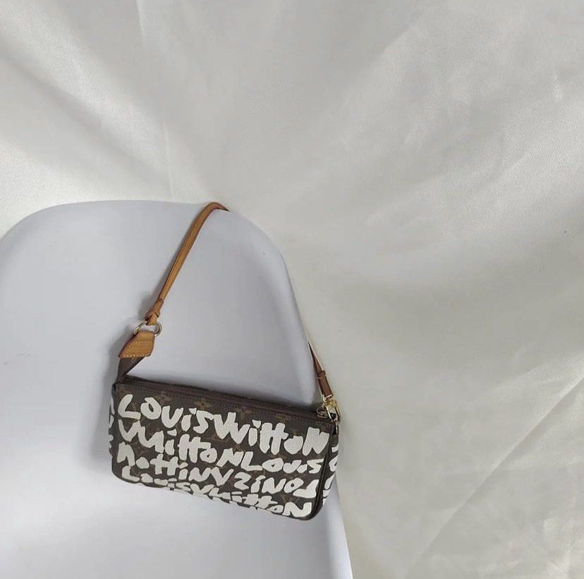 Louis Vuitton x Stephen Sprouse Graffiti Pochette Accessories, Luxury, Bags  & Wallets on Carousell