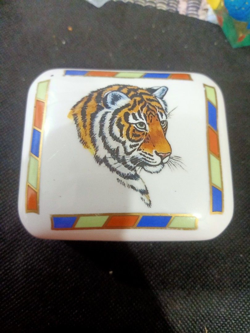 Lynn chase mini trinket box (Category: Accessory Holder, Box & Organizers) located in Las Pinas. Submitted by the_recycle_shop (Listing ID 1254024237, Image 1). Description: good condition porcelain.